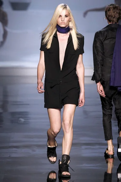 Look 25